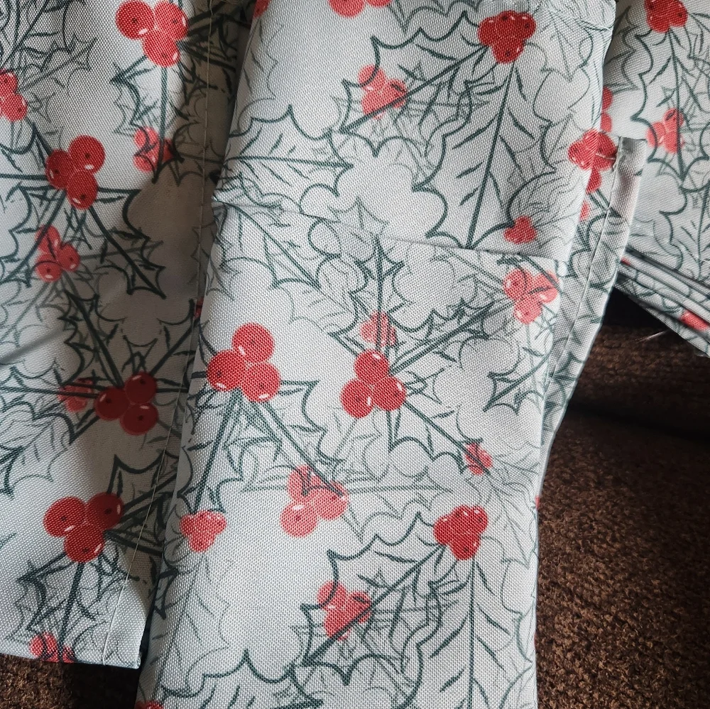 Laura Ashley Christmas Napkins And Tablecloth Set Holly Berries Set Of 8